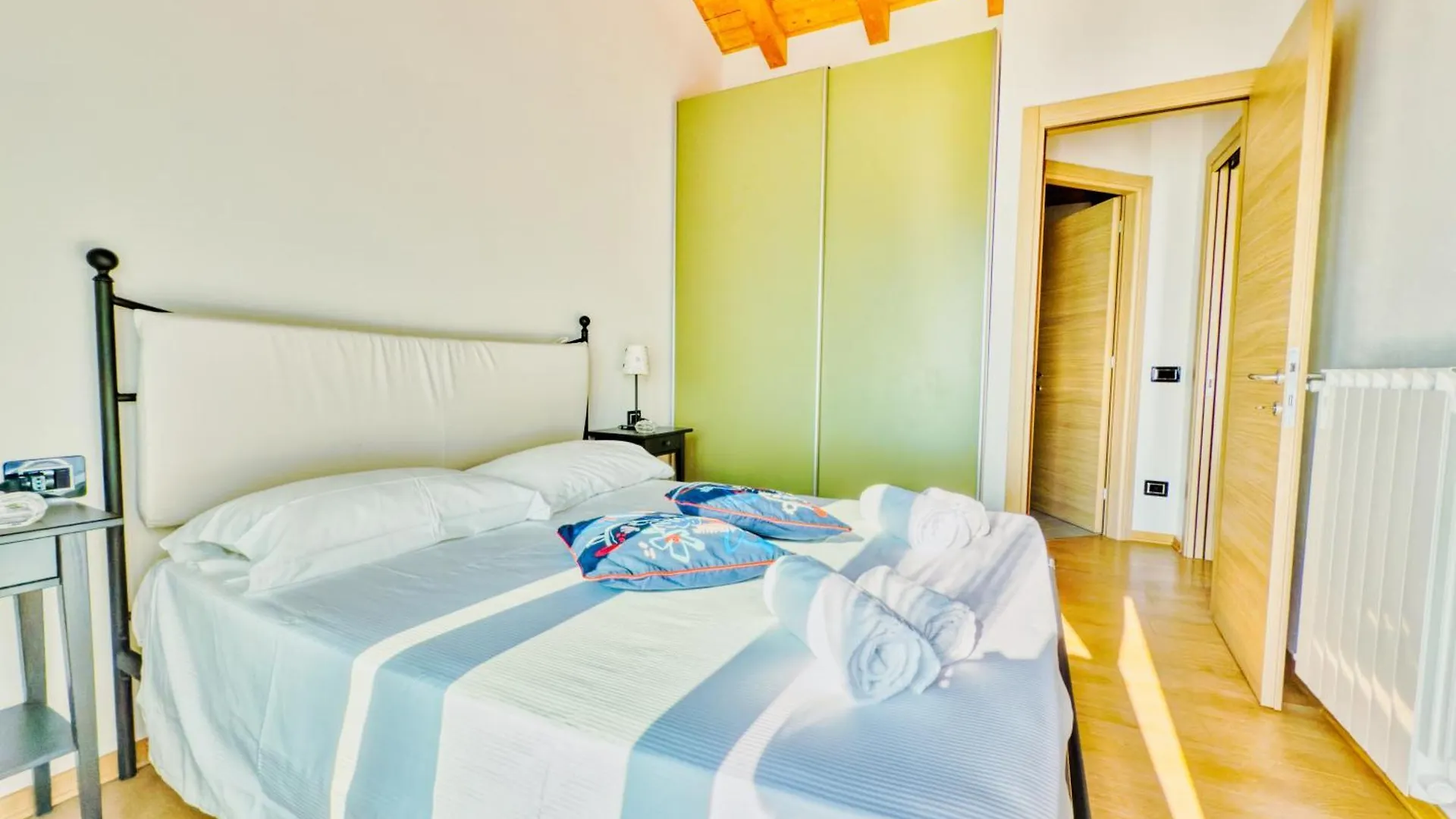 شقة Panoramic Lake Iseo View House With Pool - Free Box Car Parzanica