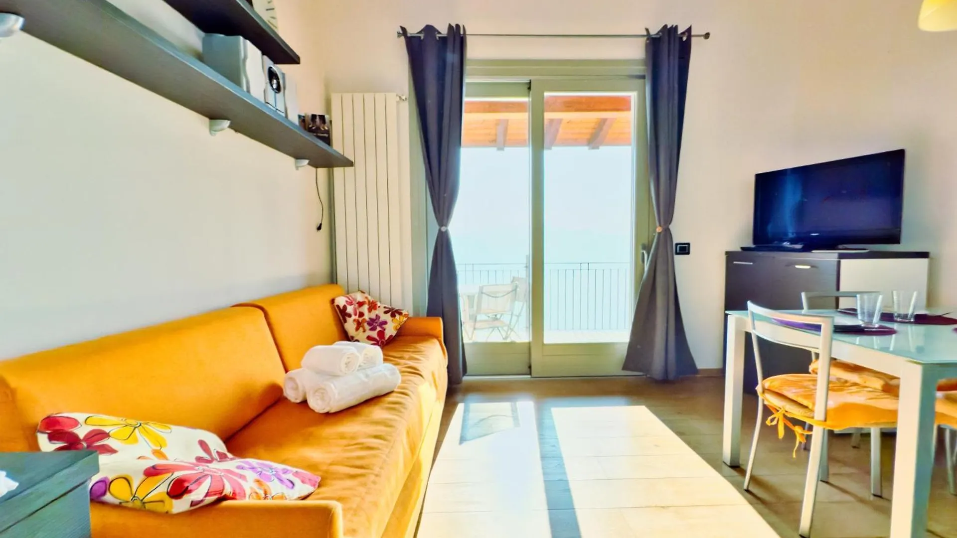 Panoramic Lake Iseo View House With Pool - Free Box Car Parzanica 0*,  إيطاليا